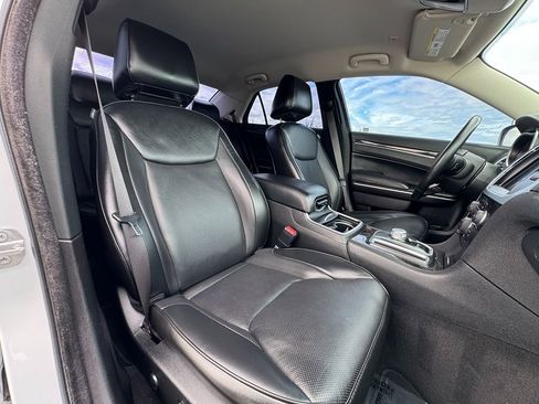 Used 2022 Chrysler 300 Touring L w/ Safetytec Plus Group image 31