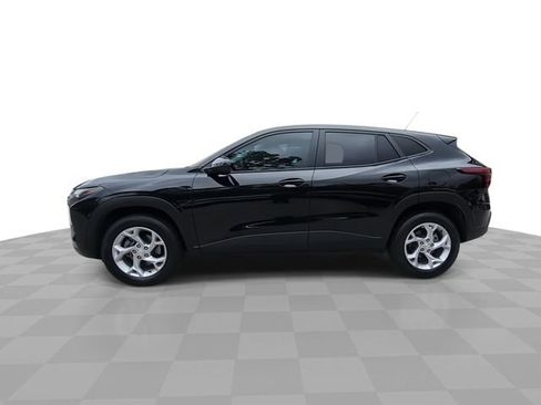 Used 2024 Chevrolet Trax LS w/ LS Convenience Package FWD image 5