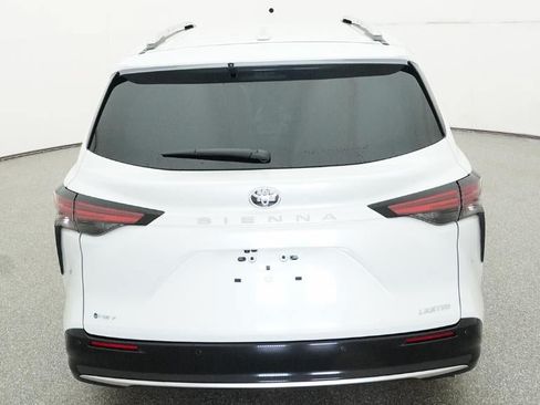 New 2026 Toyota Sienna Limited FWD image 7