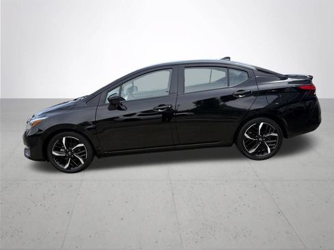 Used 2024 Nissan Versa SR FWD image 10