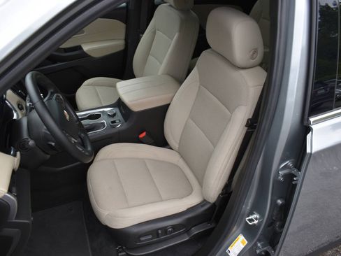 Used 2023 Chevrolet Traverse LT w/ LPO, Cargo Package AWD/4WD image 22
