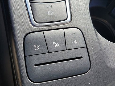 Used 2020 Ford Escape Titanium image 27