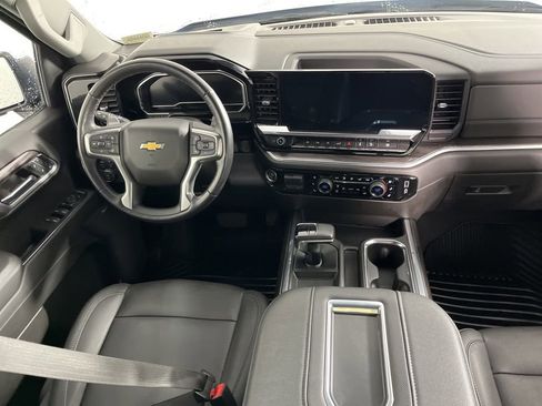 Used 2022 Chevrolet Silverado 1500 LTZ w/ LTZ Convenience Package II AWD/4WD image 15
