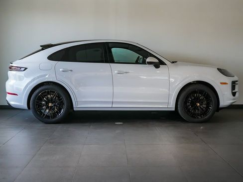 New 2026 Porsche Cayenne Coupe AWD/4WD image 8