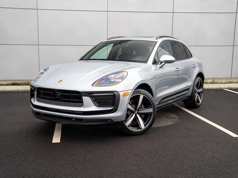New 2026 Porsche Macan image 1