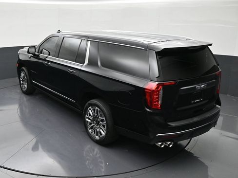 Used 2023 GMC Yukon XL Denali Ultimate AWD/4WD image 14