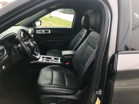 Used 2020 Ford Explorer Limited w/ Class III Trailer Tow Package image 2