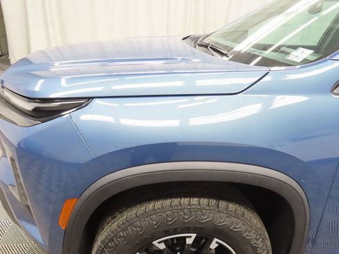 Used 2025 Chevrolet Traverse Z71 w/ LPO, Floor Liner Package AWD/4WD image 41