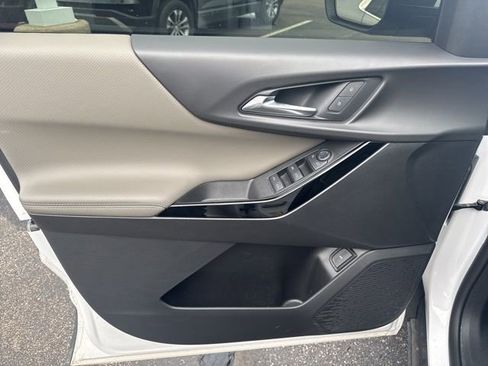 Used 2025 Chevrolet Equinox LT w/ Convenience Package II image 10