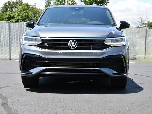 Used 2022 Volkswagen Tiguan SE R-Line AWD/4WD image 2