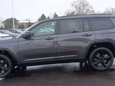 Used 2025 Jeep Grand Cherokee L Limited w/ Black Appearance Package image 8