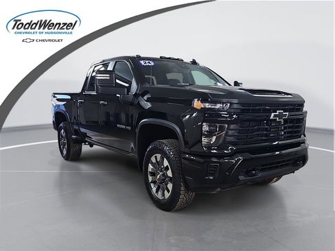 Used 2024 Chevrolet Silverado 2500 Custom w/ Custom Value Package image 1