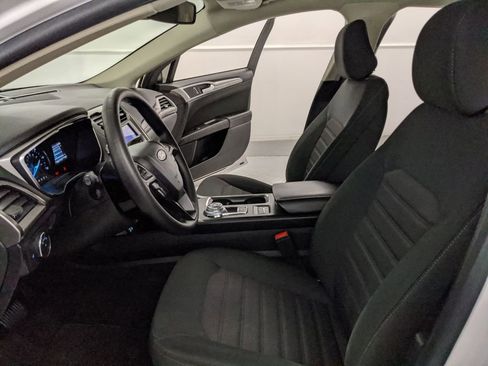 Used 2020 Ford Fusion SE image 16