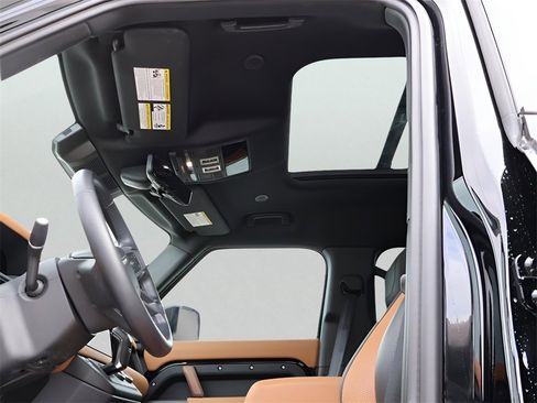 Used 2024 Land Rover Defender 110 X image 38