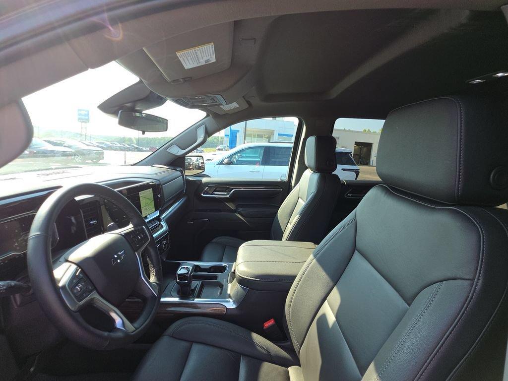 Used 2025 Chevrolet Silverado 1500 LT Trail Boss w/ Convenience Package II AWD/4WD image 17