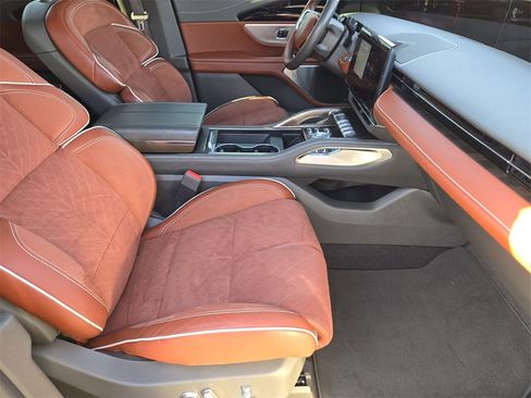 Used 2024 Lincoln Nautilus Black Label image 14