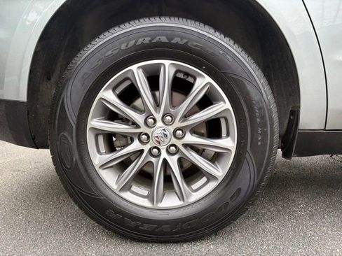 Used 2023 Buick Enclave Essence AWD/4WD image 16