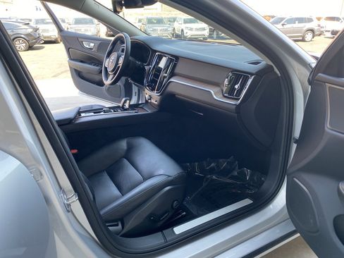 Used 2022 Volvo S60 B5 Momentum w/ Premium Package image 20