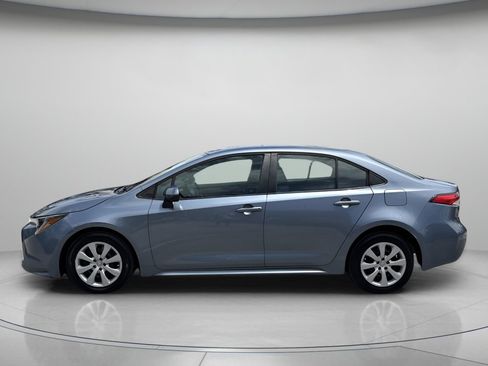 Used 2023 Toyota Corolla LE FWD image 5