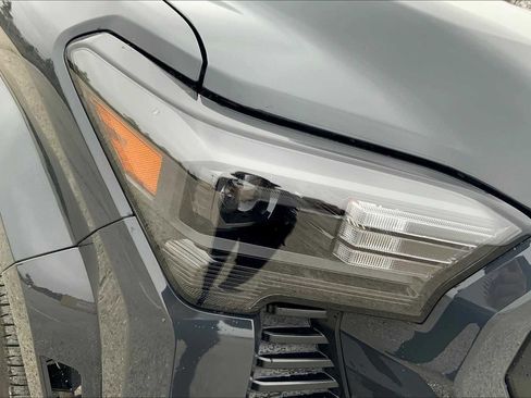 Used 2025 Toyota Tacoma SR AWD/4WD image 13