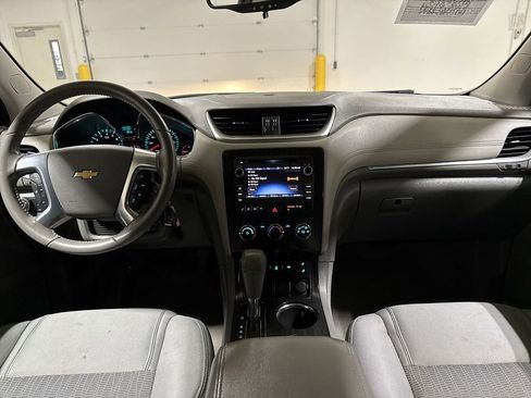 Used 2017 Chevrolet Traverse LT w/ Style and Technology Package image 10