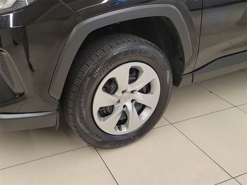 Used 2022 Toyota RAV4 LE image 5