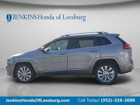 Used 2017 Jeep Cherokee Overland w/ Technology Group FWD image 6
