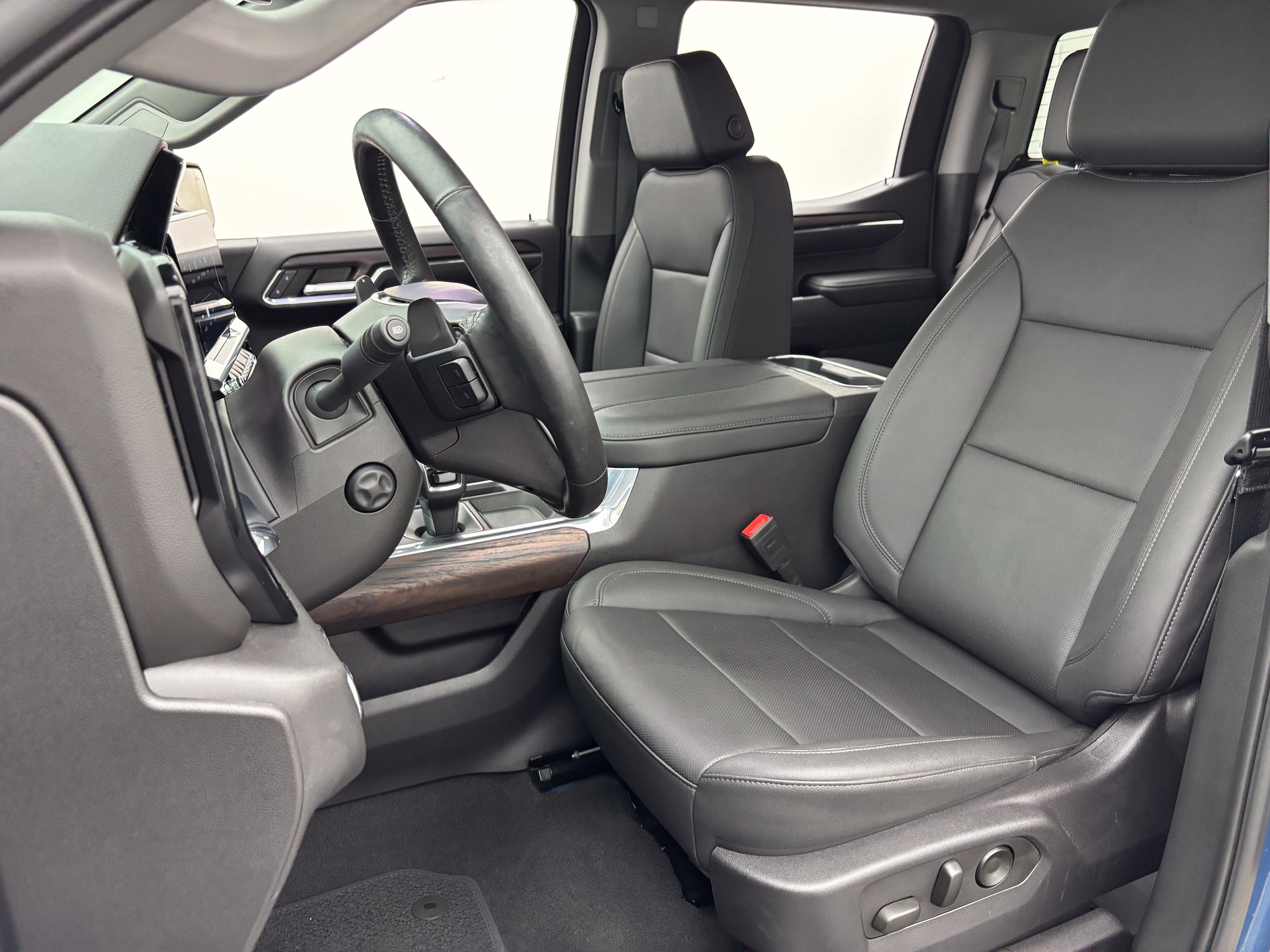Used 2024 GMC Sierra 1500 SLT w/ SLT Convenience Package AWD/4WD image 16