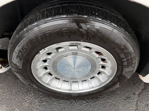 Used 2000 Lincoln Town Car Executive image 9