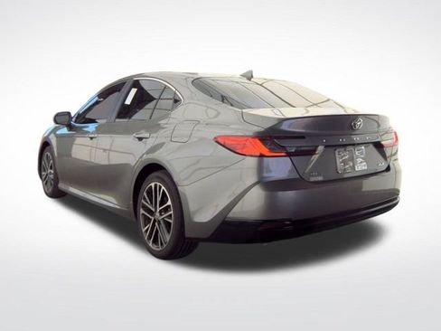 Used 2025 Toyota Camry XLE FWD image 6