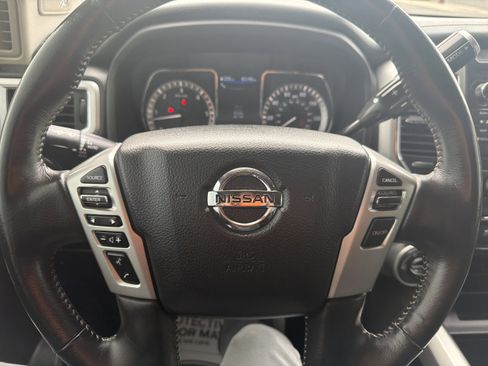 Used 2019 Nissan Titan PRO-4X w/ Pro-4x Convenience Package image 12