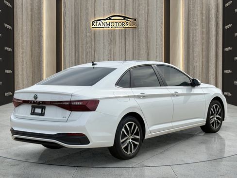 Used 2025 Volkswagen Jetta SE FWD image 8