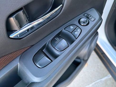 Used 2024 Nissan Kicks SR image 11