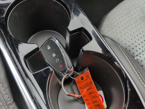 Used 2025 Chevrolet Trax LT FWD image 21
