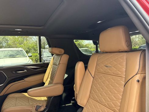 Certified 2023 Cadillac Escalade Premium Luxury AWD/4WD image 15