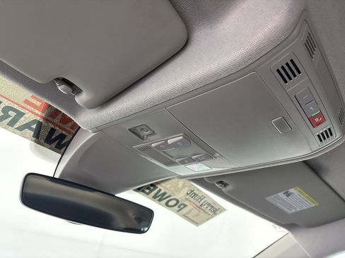 Used 2024 Volkswagen Tiguan SE image 17