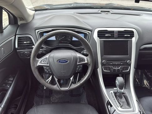 Used 2016 Ford Fusion SE FWD image 25