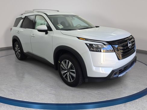 New 2025 Nissan Pathfinder SL w/ Black Appearance Package image 3