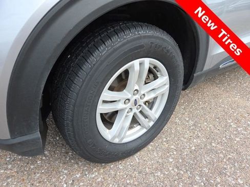 Used 2022 Ford Explorer XLT image 15