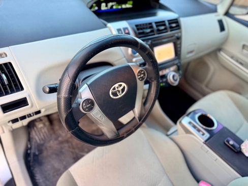 Used 2012 Toyota Prius V Three FWD image 11
