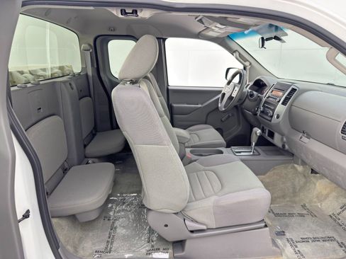 Used 2015 Nissan Frontier S image 24