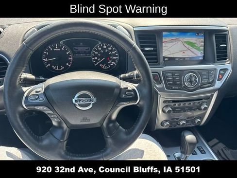 Used 2020 Nissan Pathfinder SL FWD image 21