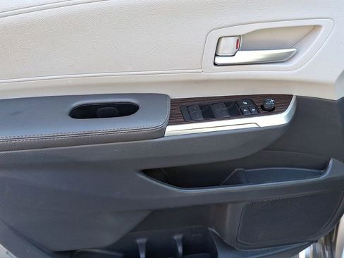 Used 2024 Toyota Sienna XLE image 10