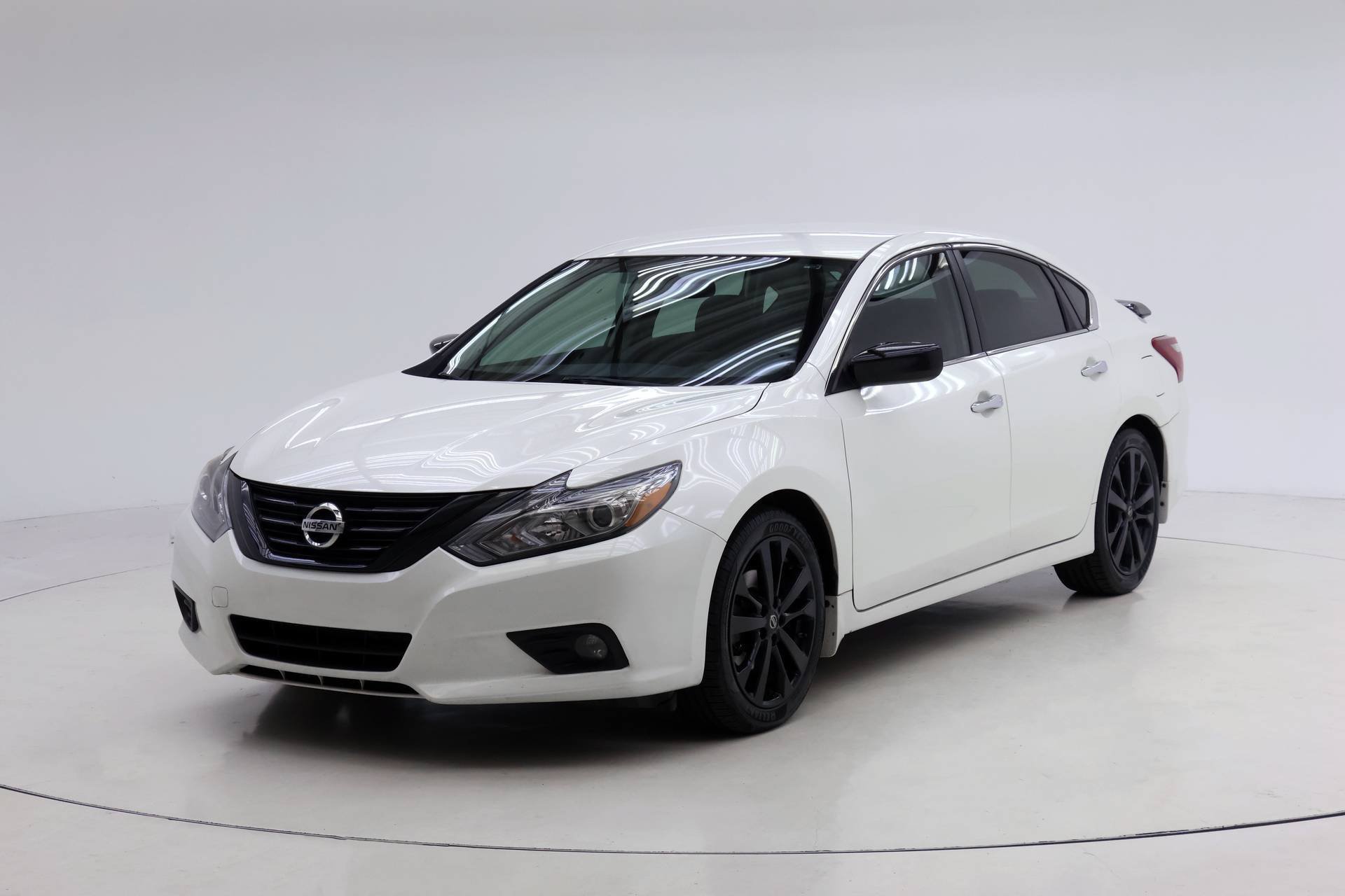 Used 2018 Nissan Altima 2.5 SR w/ SR Midnight Edition FWD image 1