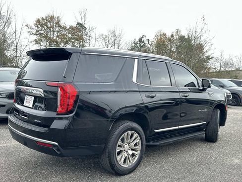 Used 2022 GMC Yukon SLT w/ SLT Premium Package image 11