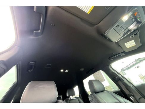 Used 2022 Buick Enclave Premium image 18