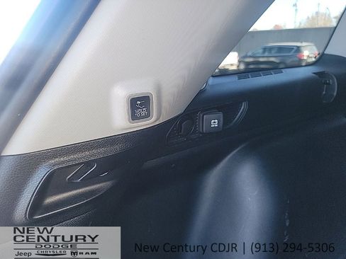 Used 2022 Jeep Grand Cherokee Limited image 20