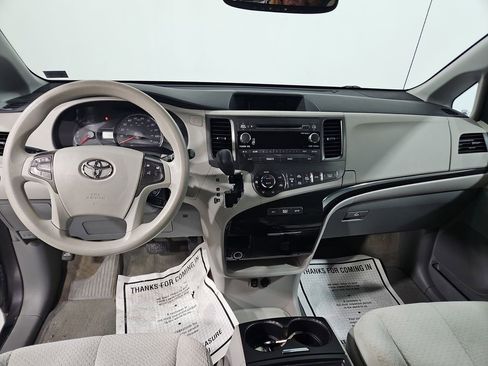 Used 2014 Toyota Sienna LE image 12