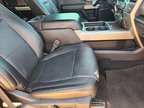 Used 2019 Ford F250 Lariat w/ Lariat Ultimate Package image 13