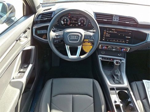 New 2025 Audi Q3 2.0T Premium image 7